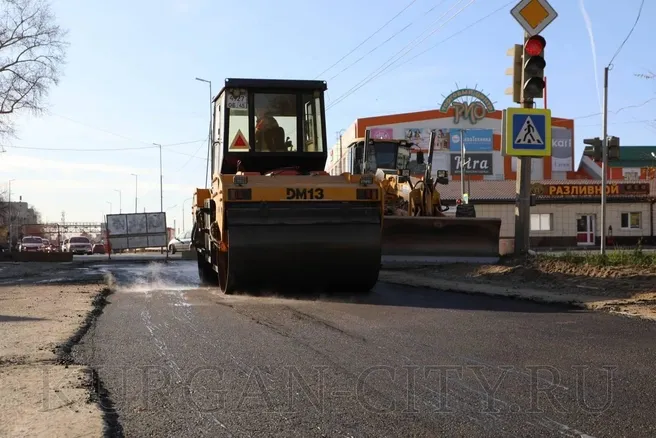 В Кургане на Свердлова укладывают асфальт после замены водопровода